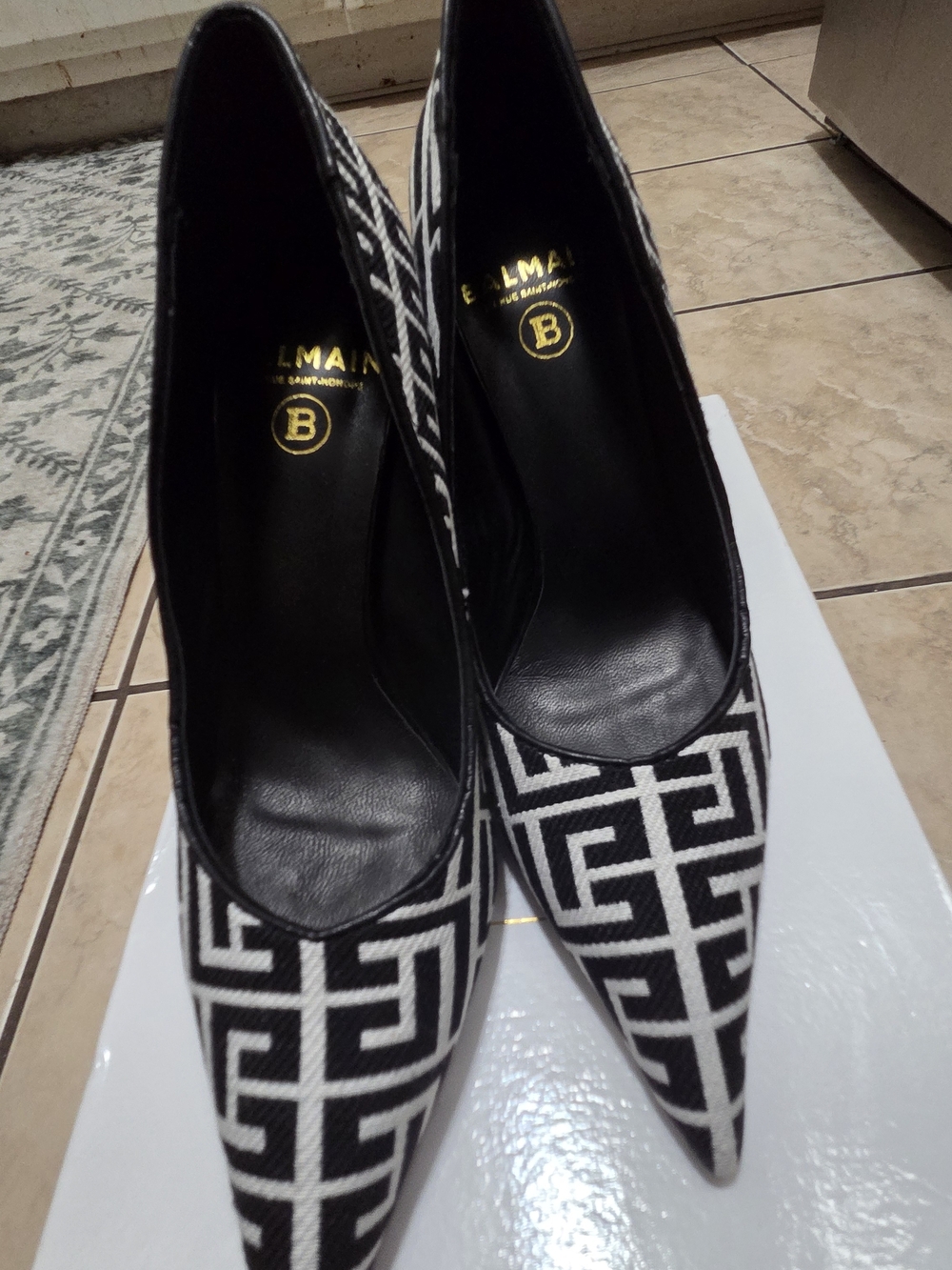 Balmain Black & White Geometric Pointed Toe Pumps - Copy